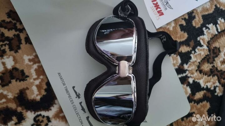 Очки и кожаный шлем Aviator watch