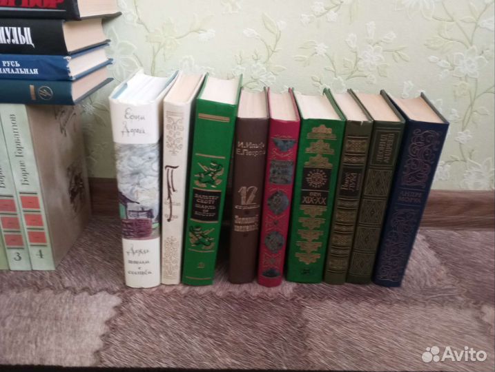 Книги в ассортименте