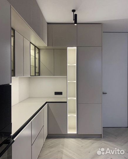 Кухня на заказ угловая светлая