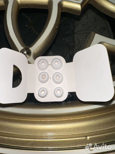 Беспроводные наушники AirPods с сенсорным экраном