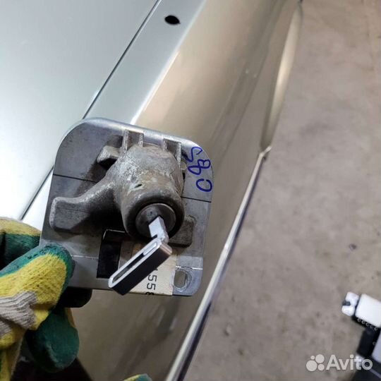 Замок багажника с ключем на вольво s80 2007г