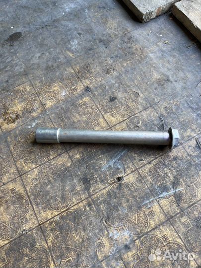 Ось переднего колеса Yamaha R1 2015+