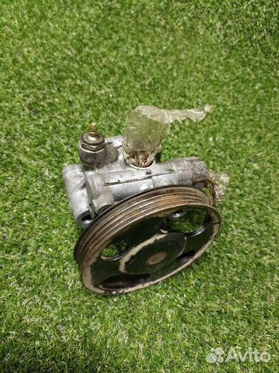 Насос гура Mazda 323 BA