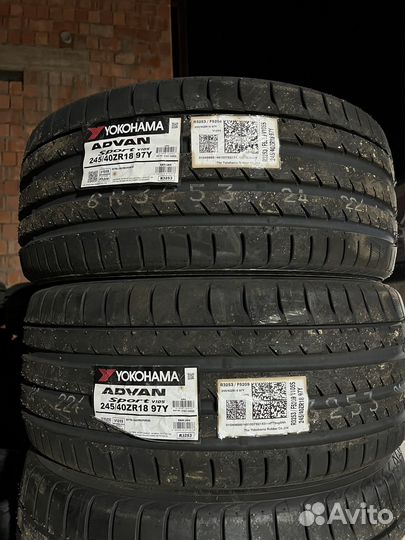 Yokohama Advan Sport V105 245/40 R18 и 265/35 R18 79Y