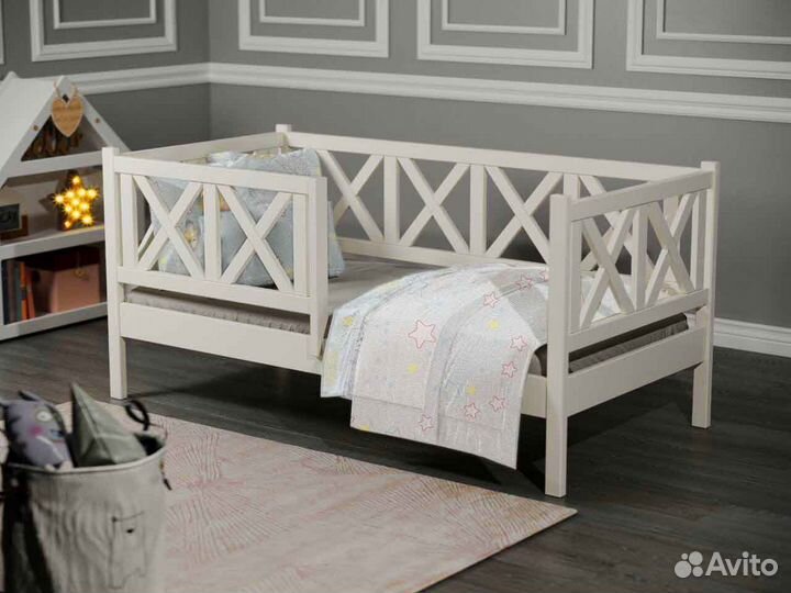 Кроватка с бортиком от 2х лет из массива софа