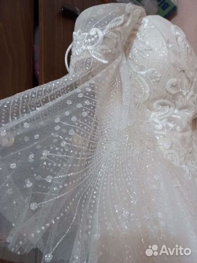 Свадебное платье со шлейфом