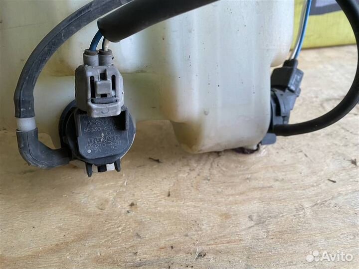 Бачок омывателя Toyota Estima (MCR30) 2000-2005