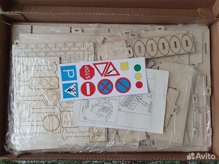 Новая деревянная игрушечная парковка