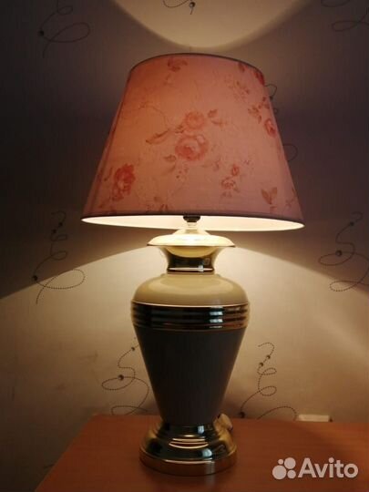 Настольная лампа