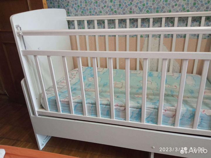 Детская кроватка трансформер с маятником