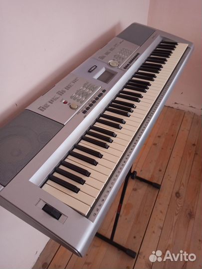 Синтезатор yamaha Portable Grand DGX-205