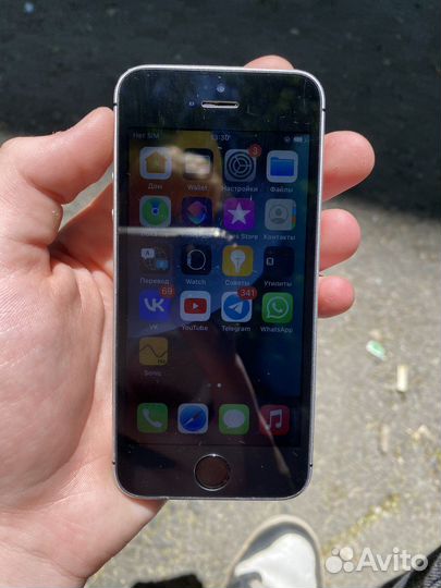 Телефон iPhone se 2016 32 gb
