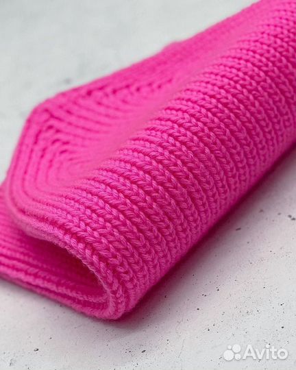 Вязаная женская шапка