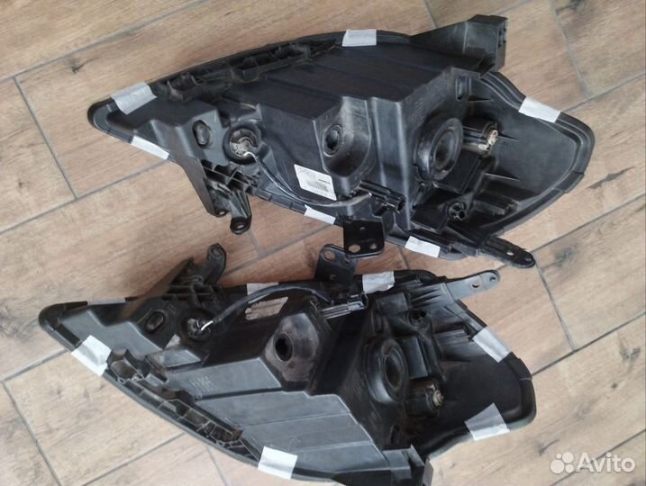 Фары оригинал Nissan Tiida