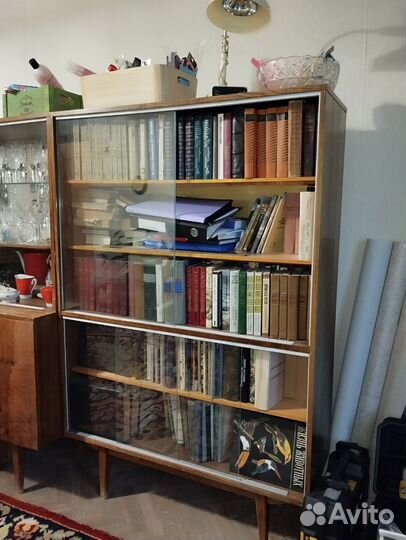 Книжный шкаф