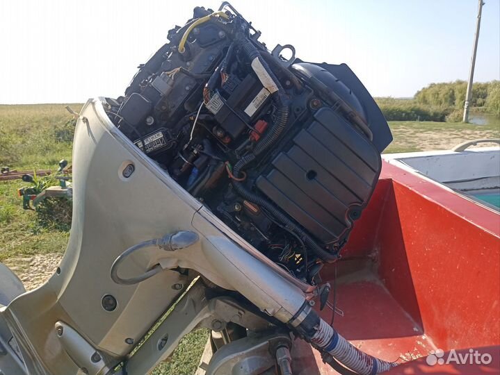 Лодка с мотором