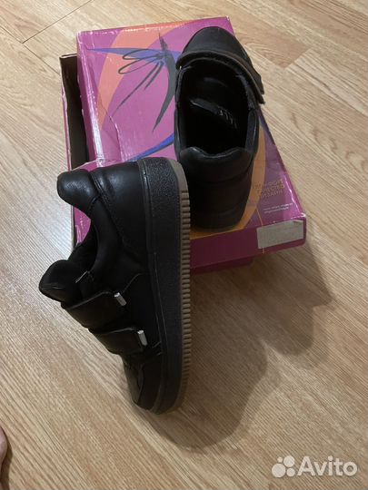 Кроссовки детские