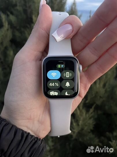 Apple Watch SE 44mm серебристый