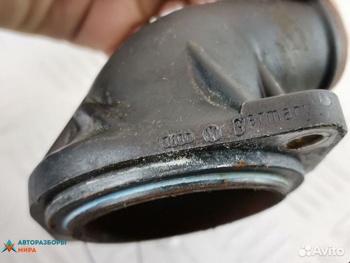 Корпус термостата Audi A4 B5 1998 030121121B