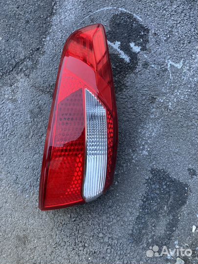 Задний правый фонарь на kia rio 2015 год