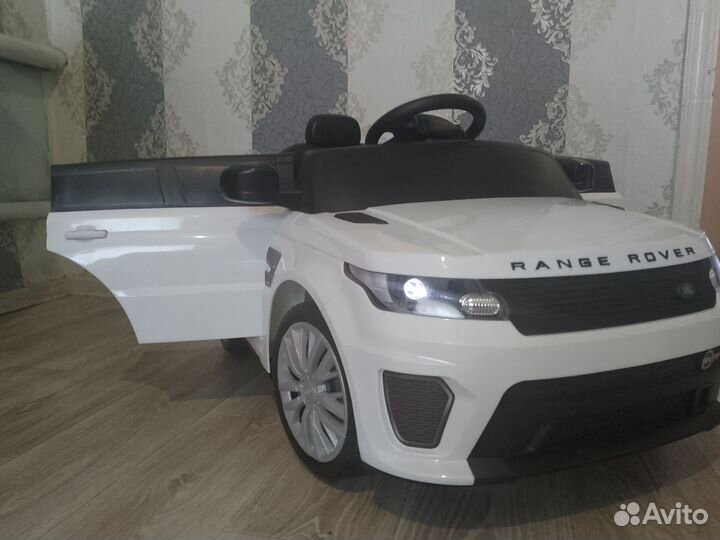 Машинка детская, с пультом управления