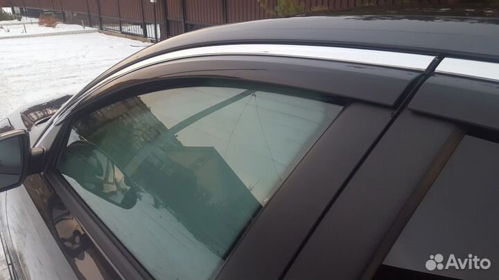 Ветровики (дефлектора) окон с хром молдингом