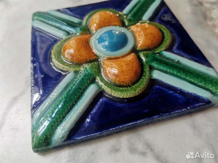 Изразец с лепным рельефом. Ручная работа. Новый