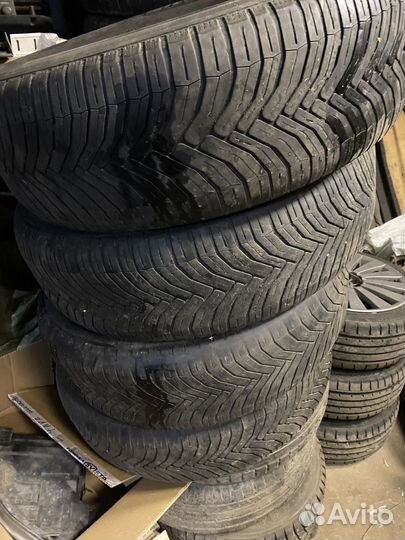 Michelin Agilis 215/65 R16
