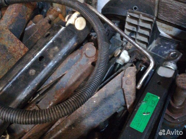 Домкрат автомобильный