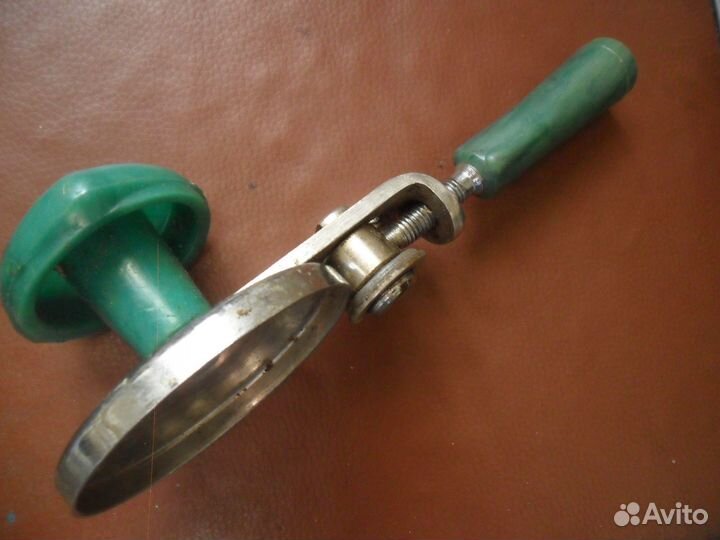 Ручная закаточная машинка из СССР