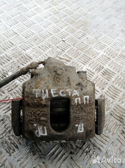 Суппорт передний правый Ford Fiesta CBK 1.4 fxjb