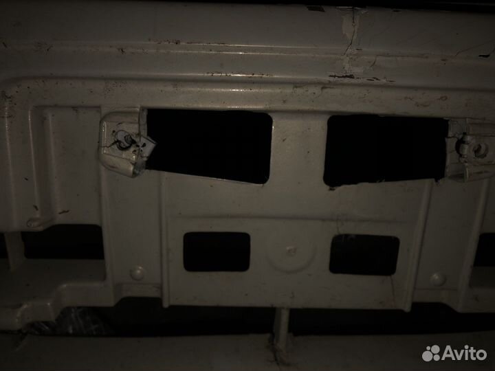 Бампер на toyota Chaser 100