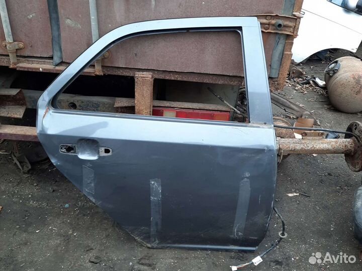 Задняя правая дверь geely gc6