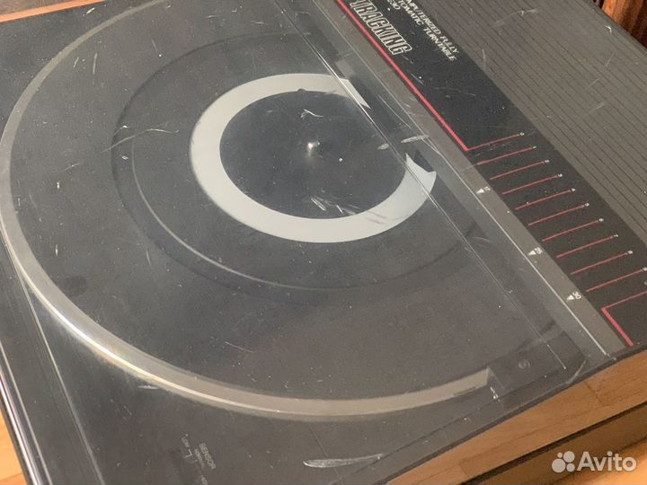 Проигрыватель винила Victor