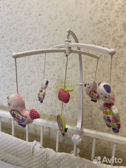 Мобиль с разными игрушками