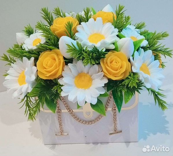 Букет ромашек с розами