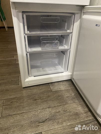 Холодильник vestel