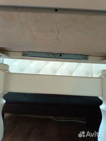 Кухонный уголок со столом