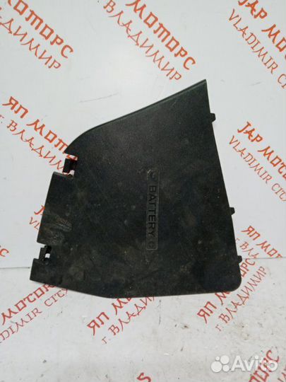 Крышка короба аккумулятора Nissan Fuga KNY51