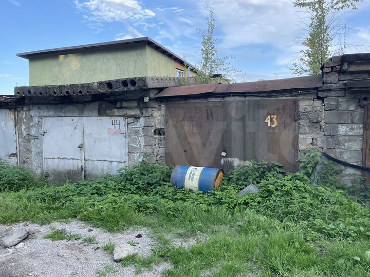 Гараж, > 30 м²