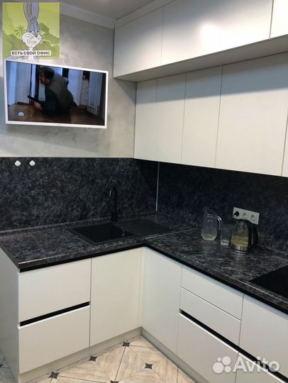 Прямая в потолок кухня на заказ