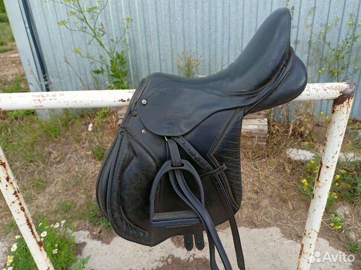 Седла разные выездка конкур троеборное