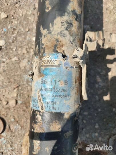 Стойки передние Mercedes w124