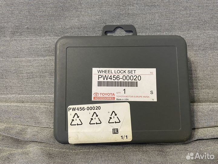 Оригинальные секретки Toyota LC 300 M14 x 1,5