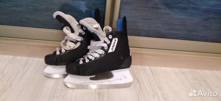Продам коньки хоккейная