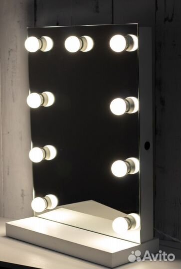 Гримерное зеркало с лампочками настольное