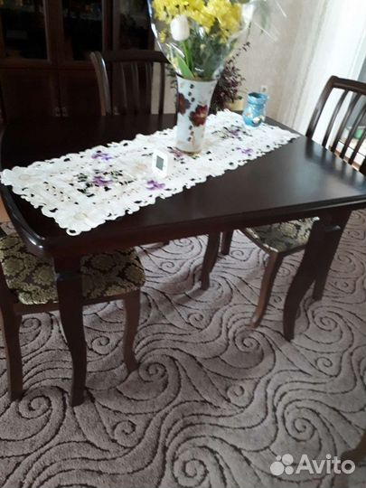 Стол обеденный
