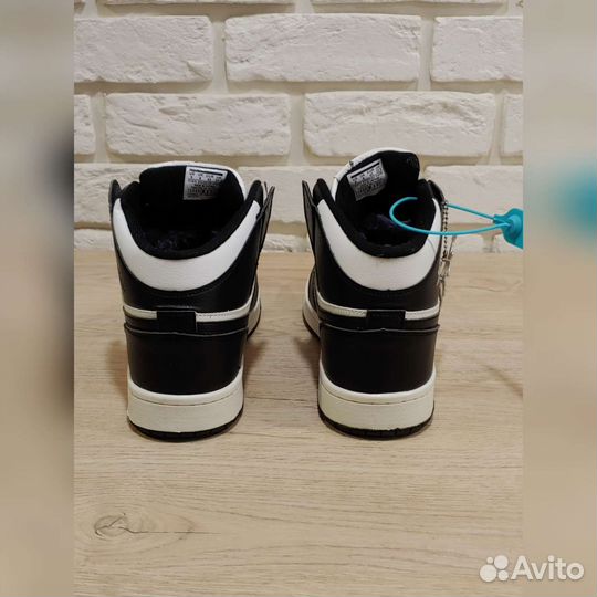 Nike Air Jordan 1 High white black (с мехом)