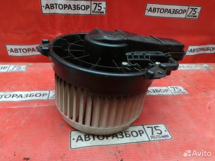 Мотор печки Toyota Aqua NHP10 1nzfxe 2014