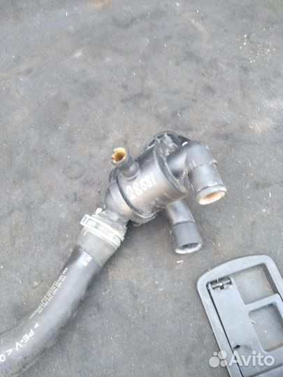 Корпус термостата 03L121111AE 2.0 TDI Volkswagen